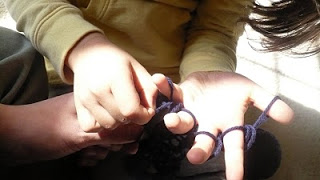 finger weaving tutorial